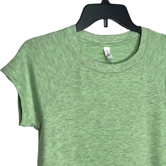 ID Ideology Short-Sleeve crossoverr hem knit T-Shirt, green, XS - Picture 5 of 10
